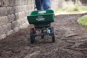 Top 10 Best Scotts Spreaders in 2023 Reviews